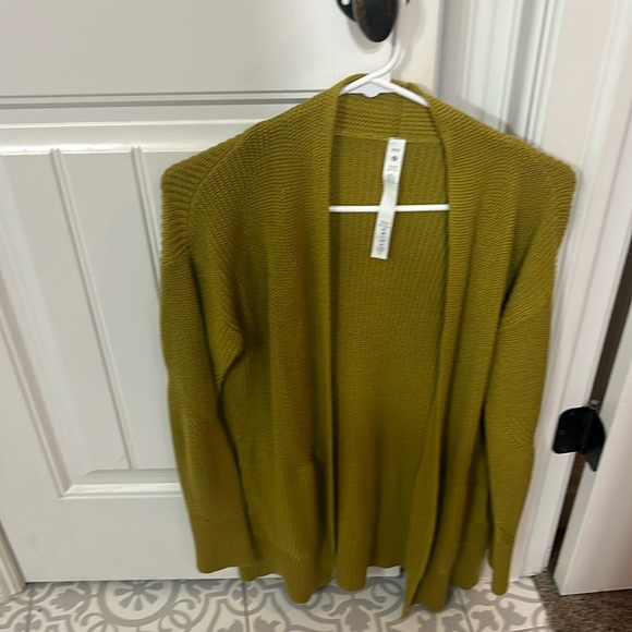 Lululemon women’s Cashlu Cardi Sweater EUC XS - Picture 1 of 3